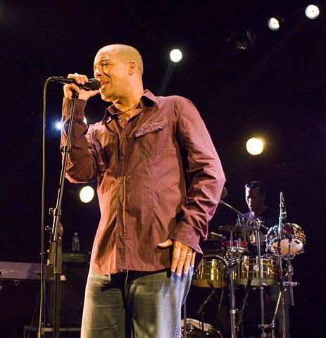 images albums p 06 ete pb images 2.issac cabaret